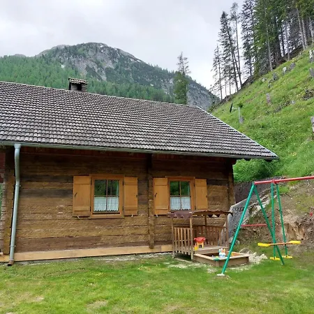 Siegel Almhuette * 제더하우스